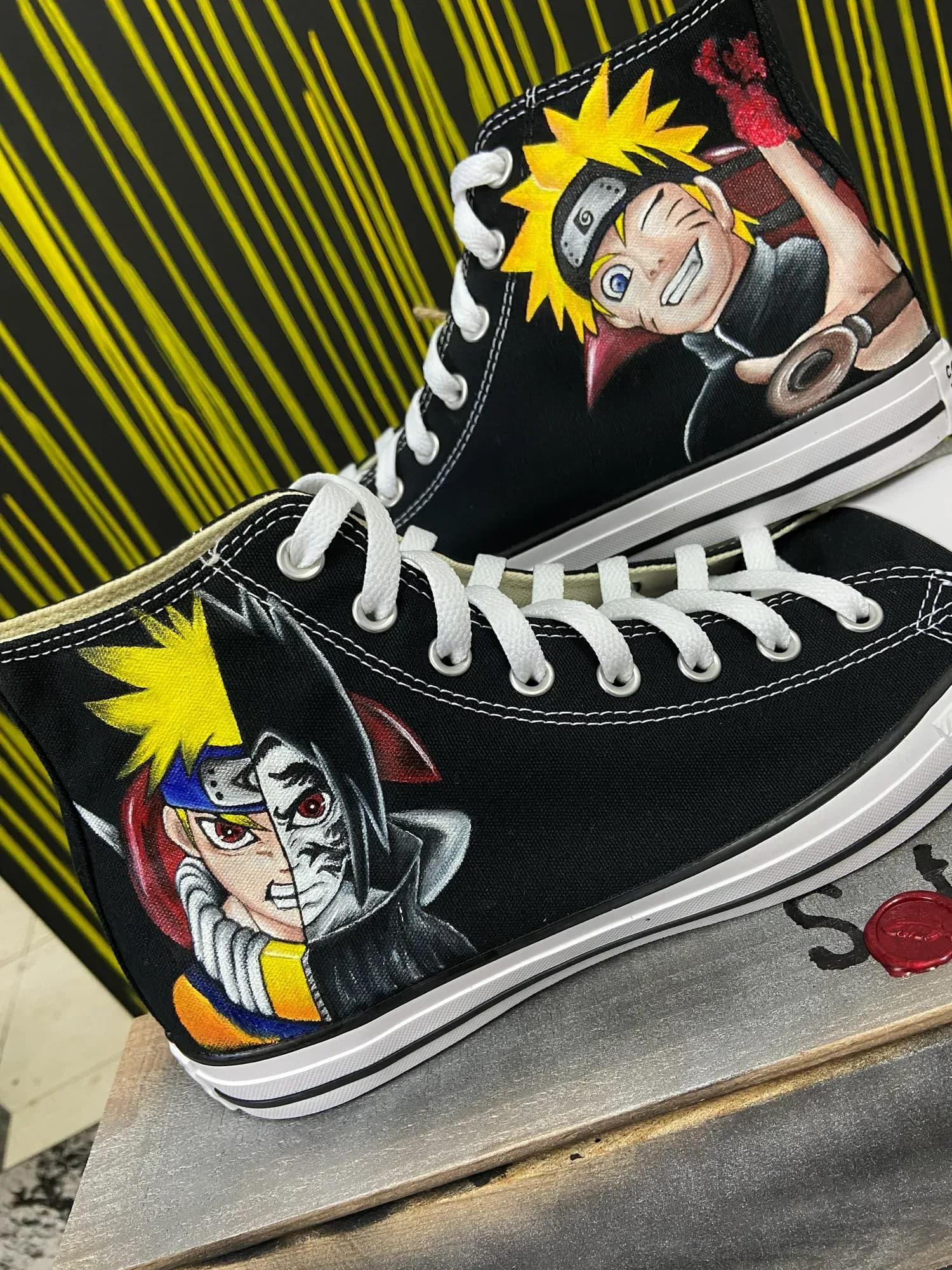 Μαύρα ψηλά sneakers με ζωγραφισμένο τον Naruto σε δύο όψεις