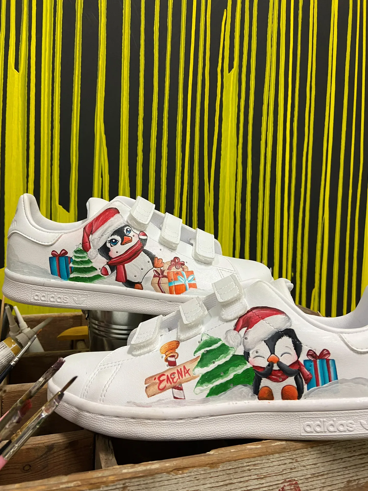 Παιδικά sneakers με ζωγραφισμένους πιγκουίνους και χριστουγεννιάτικο δέντρο