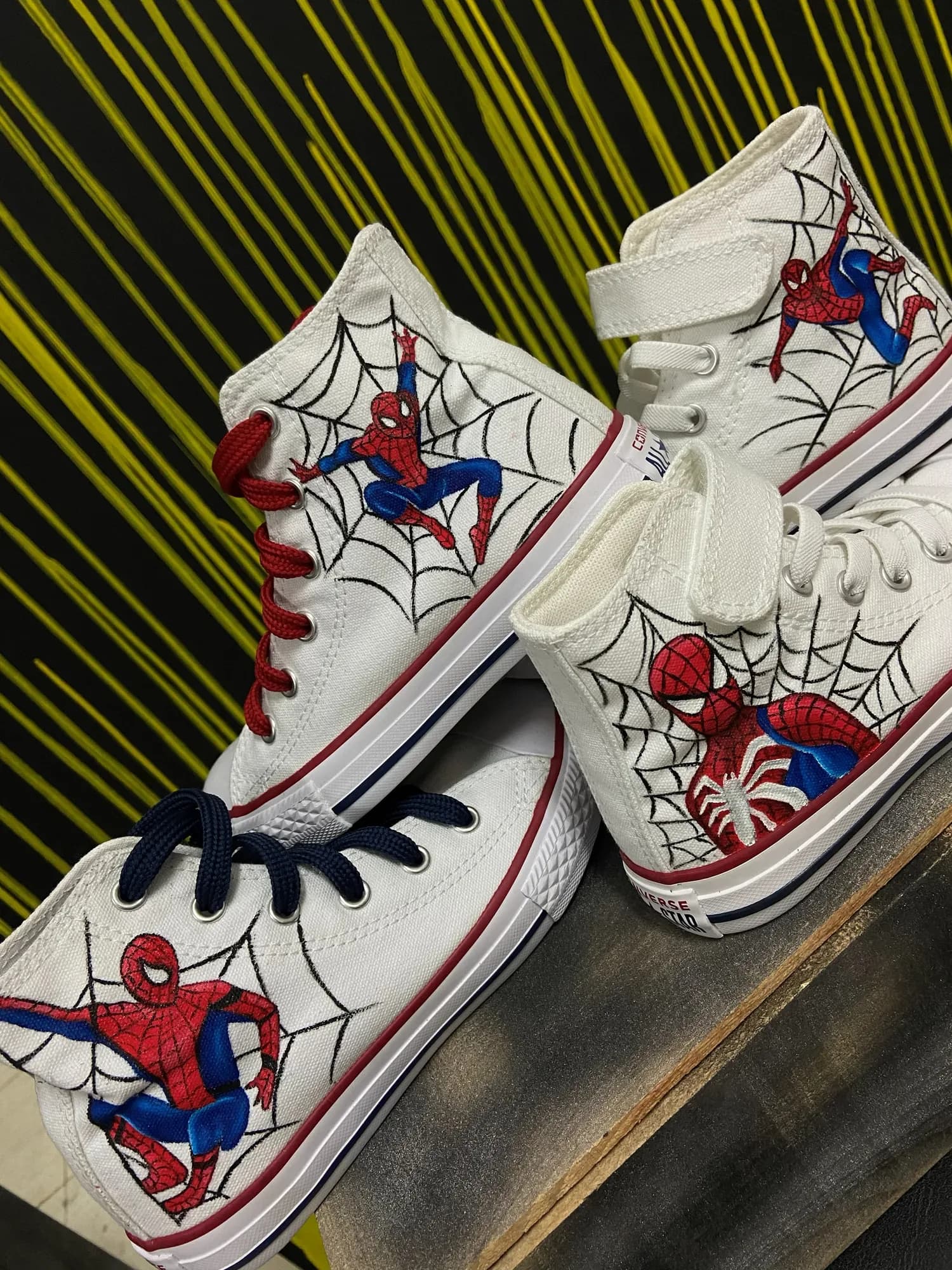 Παιδικά sneakers με ζωγραφισμένο Spider-Man και ιστούς αράχνης